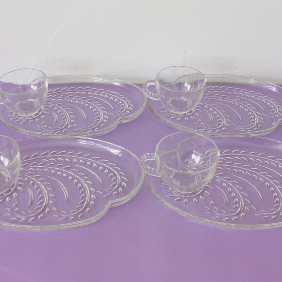 Vintage Glass Snack Set, Elegant Clear Glass Cup and Tray with Leaf Pattern Home - Picture 4 of 8